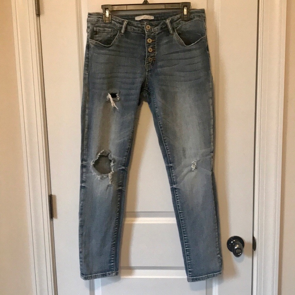 KanCan Distressed Button Fly JEANS👖 
Size 9/28